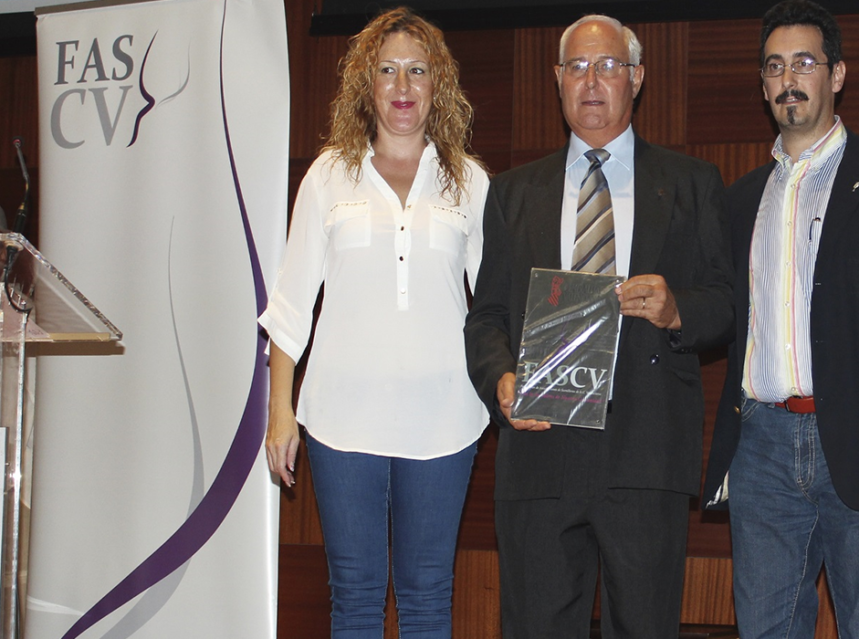 Los sumilleres valencianos galardonan a Utiel Requena por su servicio de promoción y cultura del vino Los sumilleres valencianos galardonan a Utiel Requena por su servicio de promoción y cultura del vino