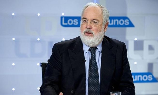 Arias Cañete logra un consenso básico con las 17 comunidades autónomas para aplicar la PAC Arias Cañete logra un consenso básico con las 17 comunidades autónomas para aplicar la PAC