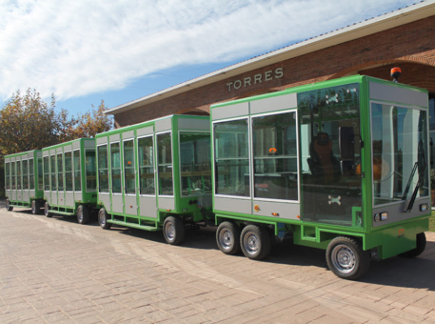 El nuevo tren turístico eléctrico-solar de Torres permite reducir las emisiones de CO2 en un 50%