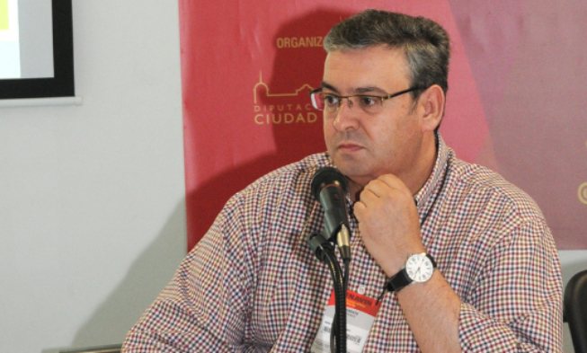 Fallece el profesor Isidro Hermosín Gutiérrez Fallece el profesor Isidro Hermosín Gutiérrez
