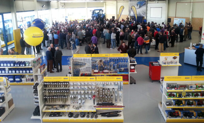 New Holland inaugura en España la primera tienda de recambios en Europa