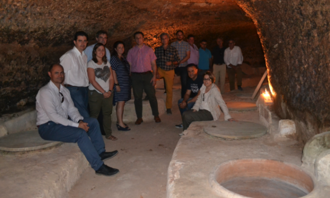 Seis bodegas españolas se unen para recuperar la elaboración en tinajas de barro