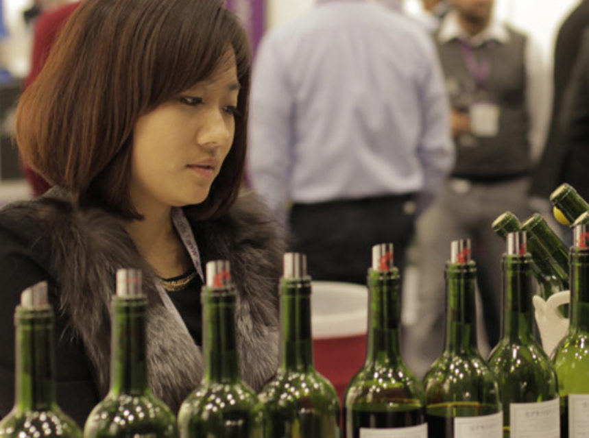 La venta de vino español sigue creciendo en China pese al frenazo del sector