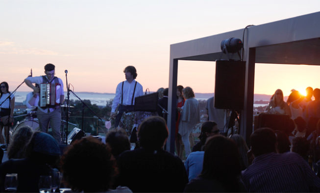 Albariños al sol: Os Xoves de Códax