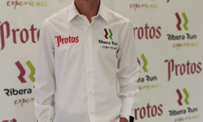 Martin Fiz brinda con Protos por el veinticinco aniversario del triplete español en los Europeos De Helsinki