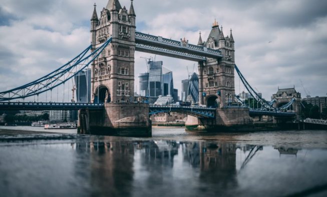 La amenaza de nuevos impuestos al alcohol acelera la importación británica de vino