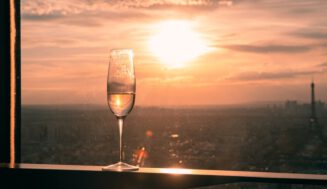 Polémica servida ¿Culpa del vino o medida de salud? París no entra en una ley seca, aplica un «toque de queda etílico» por la ola de calor. Estos días pasados Polémica servida ¿Culpa del vino o medida de salud? París no entra en una ley seca, aplica un «toque de queda etílico» por la ola de calor. Estos días pasados